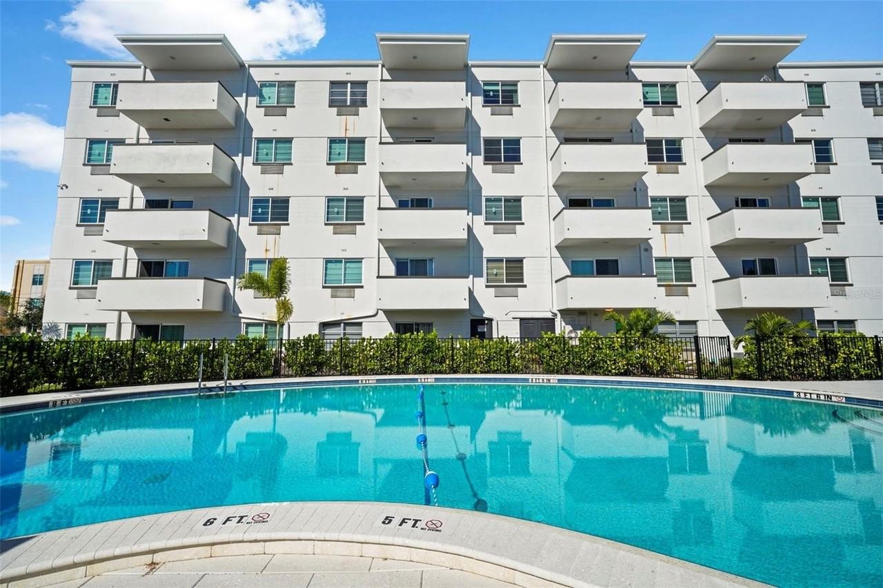 406 S Cedar Ave #408 - Photo 3 of 36