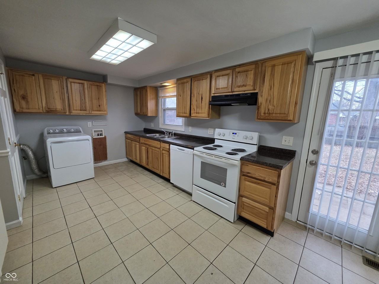 1936 Heather Ct - Photo 5 of 17