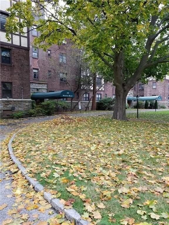 110 Stonelea Stonelea unit: 3B #3B - Photo 3 of 3