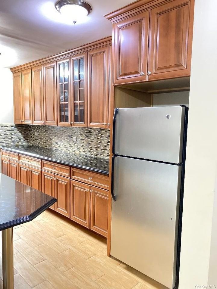 10420 68th Dr - Photo 7 of 10