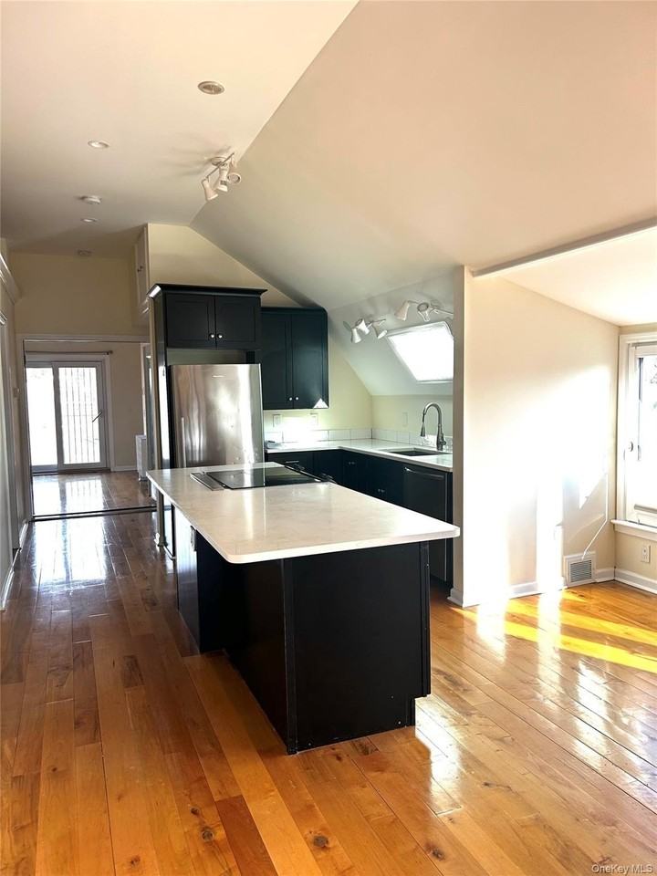 409 W 261st St - Photo 5 of 14