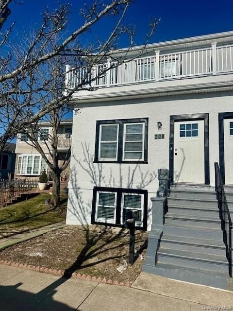 661 E Olive St - Photo 2 of 18