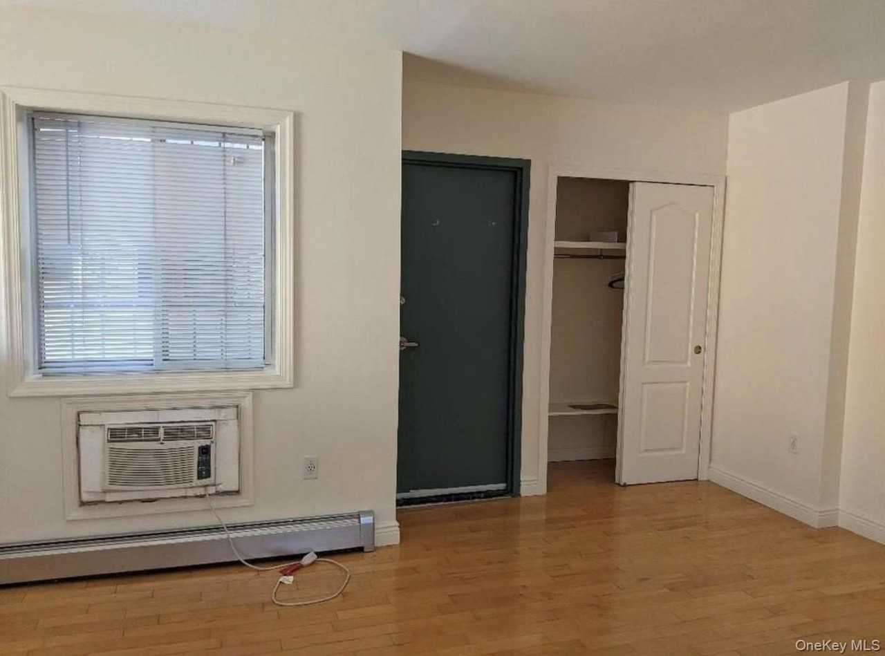 15001 Northern Blvd - Photo 2 of 8