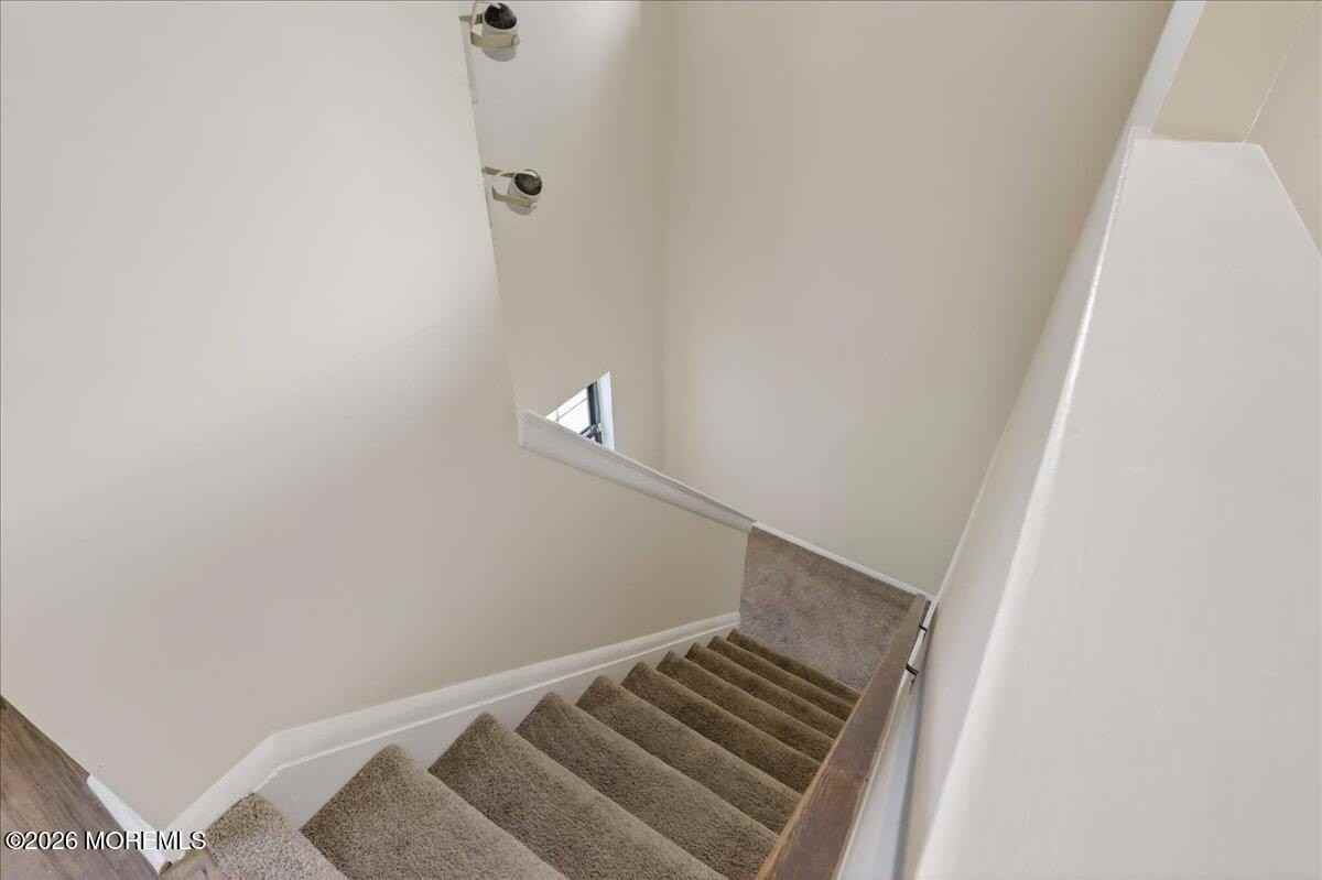 709 Ivy Ct - Photo 3 of 13