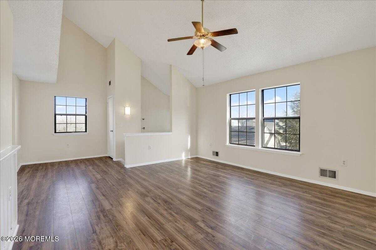 709 Ivy Ct - Photo 4 of 13