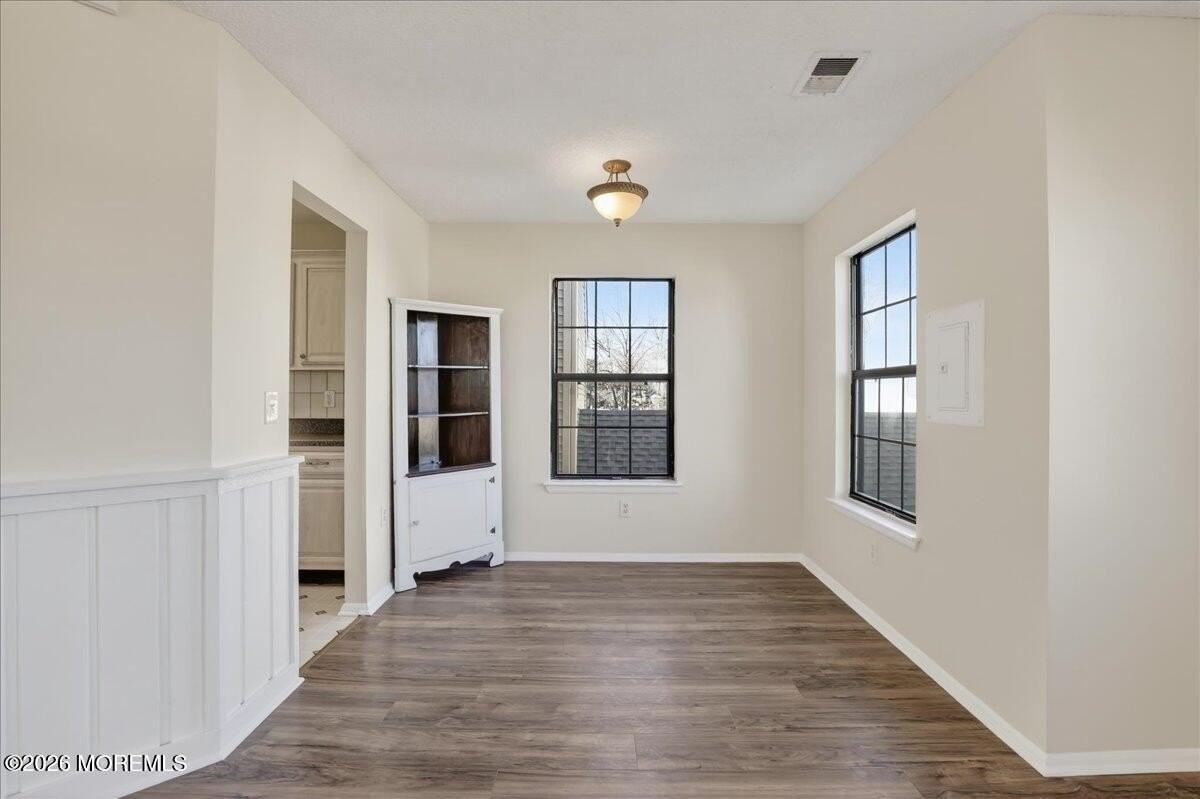 709 Ivy Ct - Photo 6 of 13