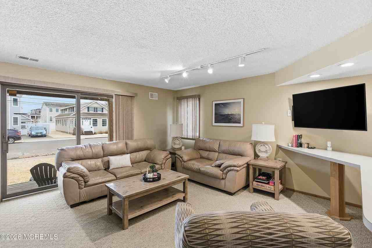 21 Brown Ave Unit 1 #1 - Photo 5 of 28