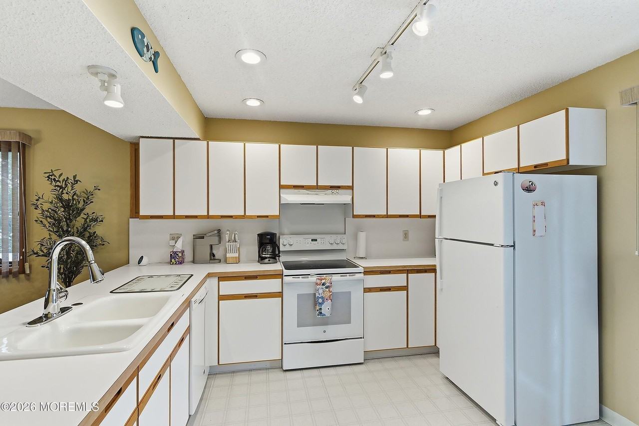 21 Brown Ave Unit 1 #1 - Photo 7 of 28