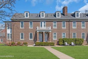 featured image of 15 Russel Ave