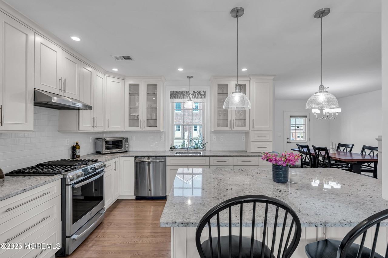 15 Russel Ave - Photo 6 of 27