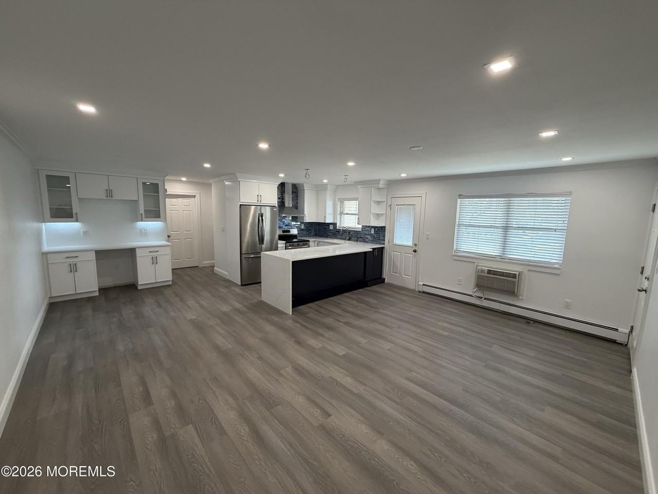 135 Wharfside Dr - Photo 2 of 17