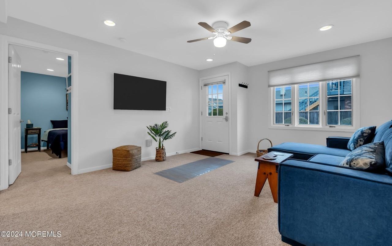 1605 Grand Central Ave Apt 2 #2 - Photo 3 of 18