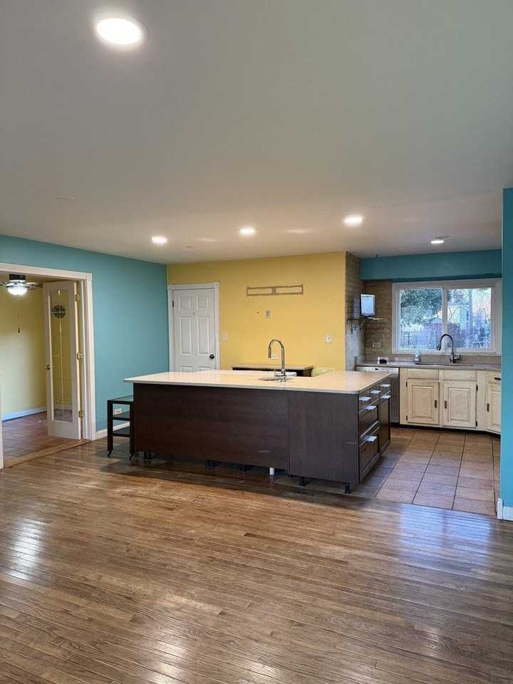 655 W Comstock Ave - Photo 2 of 6