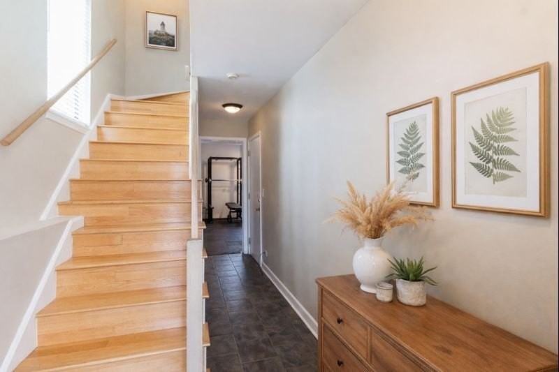 842 W Saint Johns Pl - Photo 2 of 8