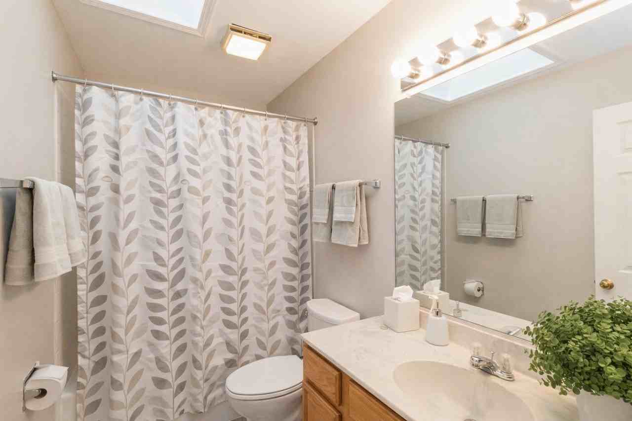 842 W Saint Johns Pl - Photo 7 of 8