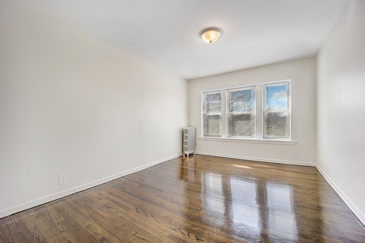 4452 W Parker Ave Apt 1 #1 - Photo 2 of 9