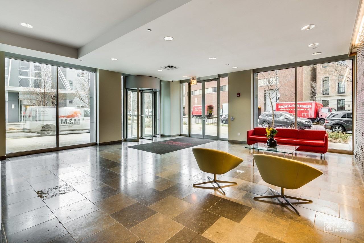 1841 S Calumet Ave Apt T6 #T6 - Photo 2 of 26