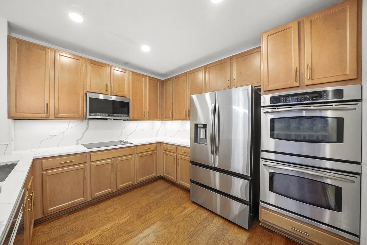 1841 S Calumet Ave Apt T6 #T6 - Photo 4 of 26