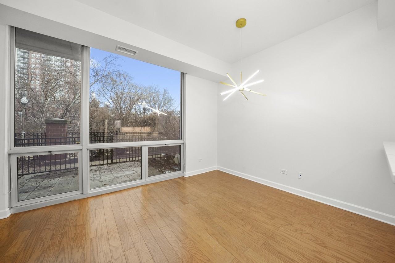 1841 S Calumet Ave Apt T6 #T6 - Photo 7 of 26