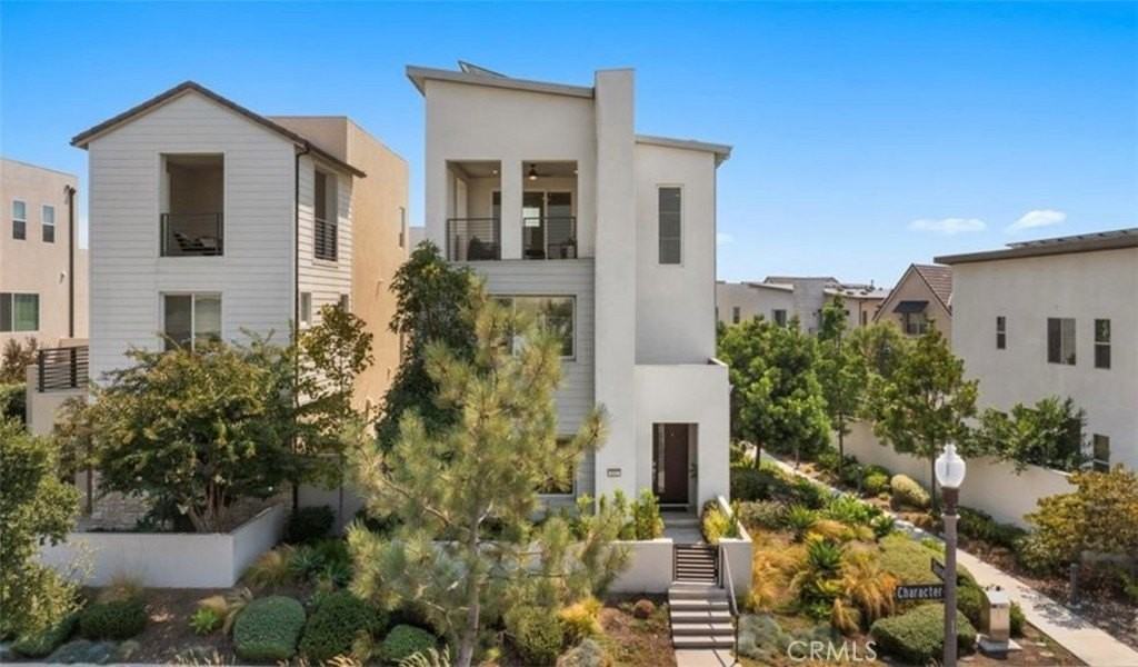 112 Character - Photo 3 of 45