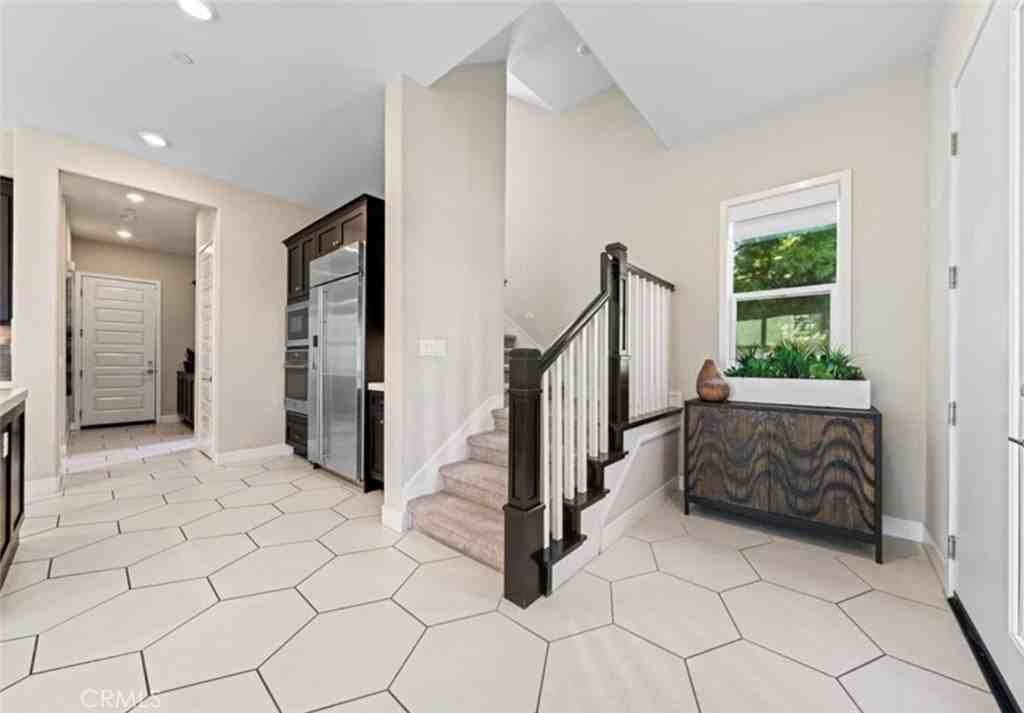 112 Character - Photo 7 of 45