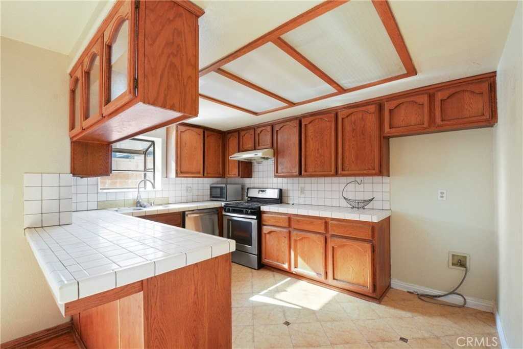 4438 W 165th St - Photo 3 of 12