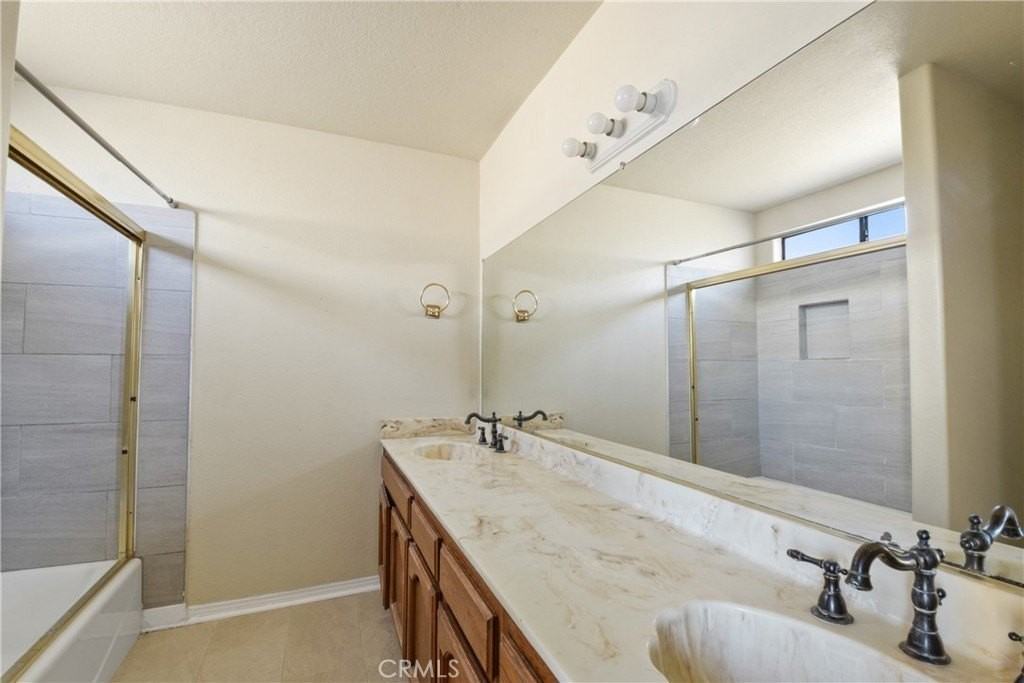 4438 W 165th St - Photo 5 of 12