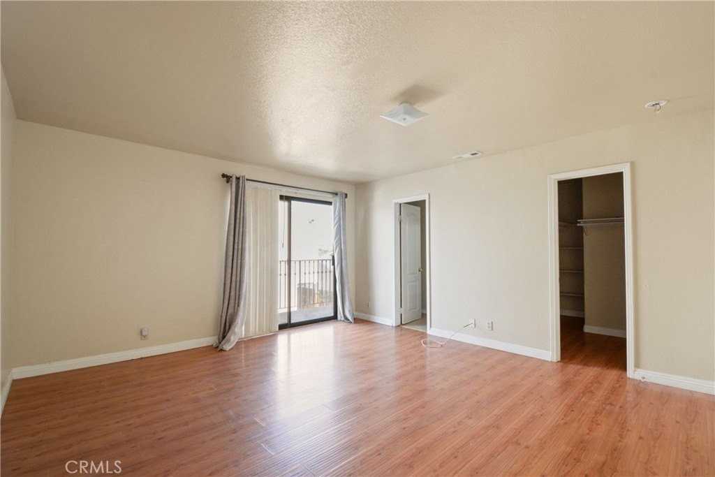 4438 W 165th St - Photo 6 of 12