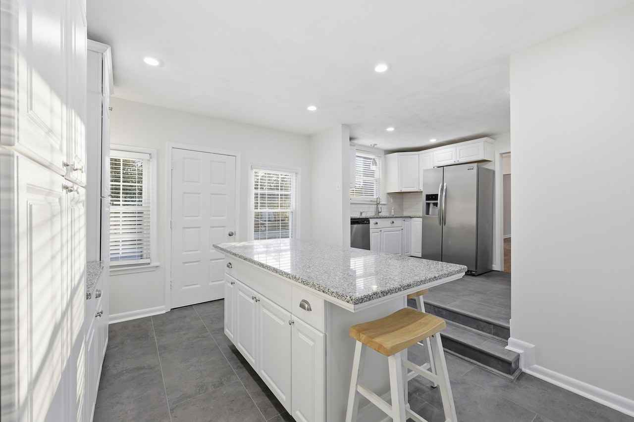 130 Haven Dr #1 - Photo 3 of 11