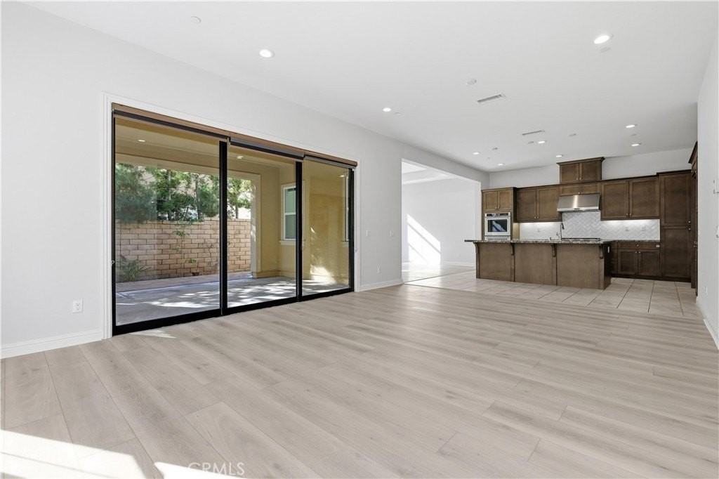 308 Pinnacle Dr - Photo 4 of 32