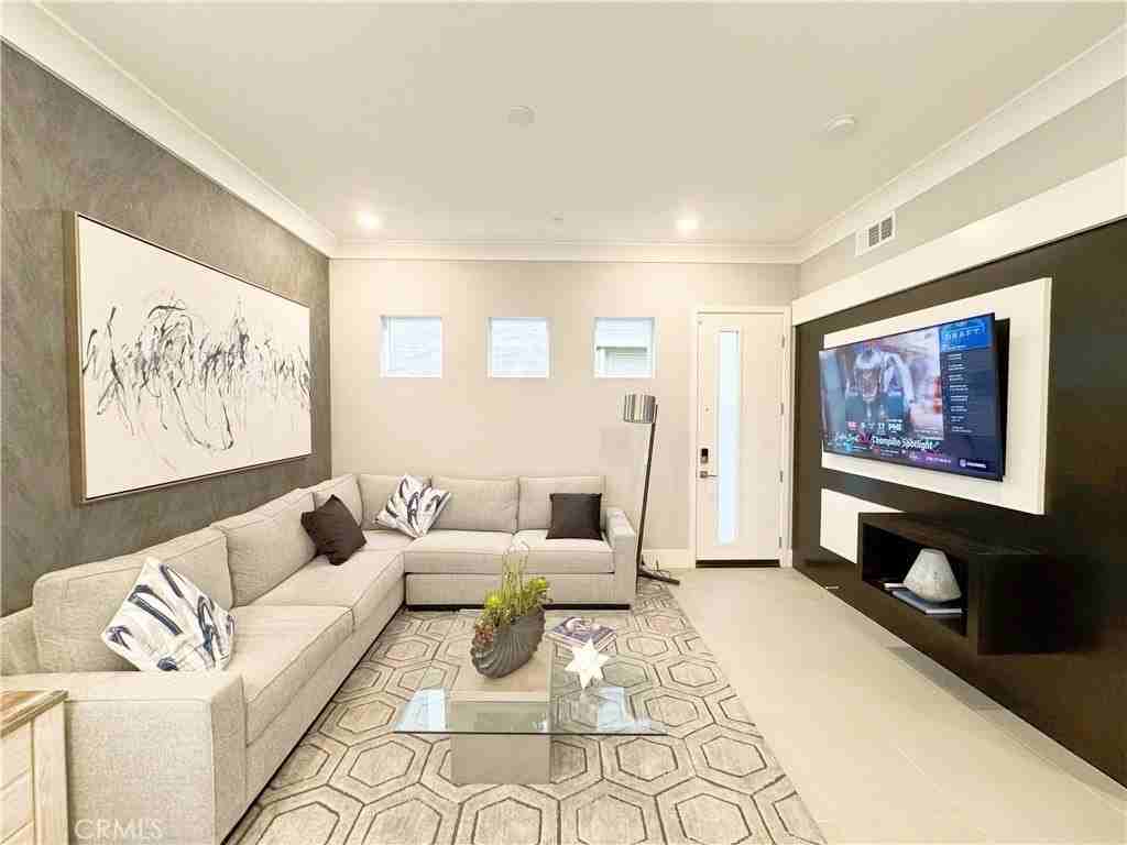 64 Spacial - Photo 5 of 15