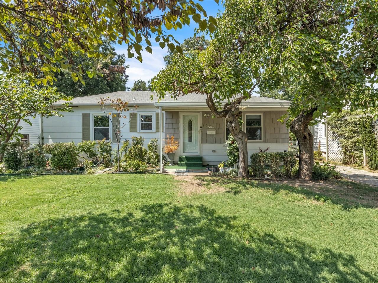 815 Sandra Dr - Photo 2 of 22