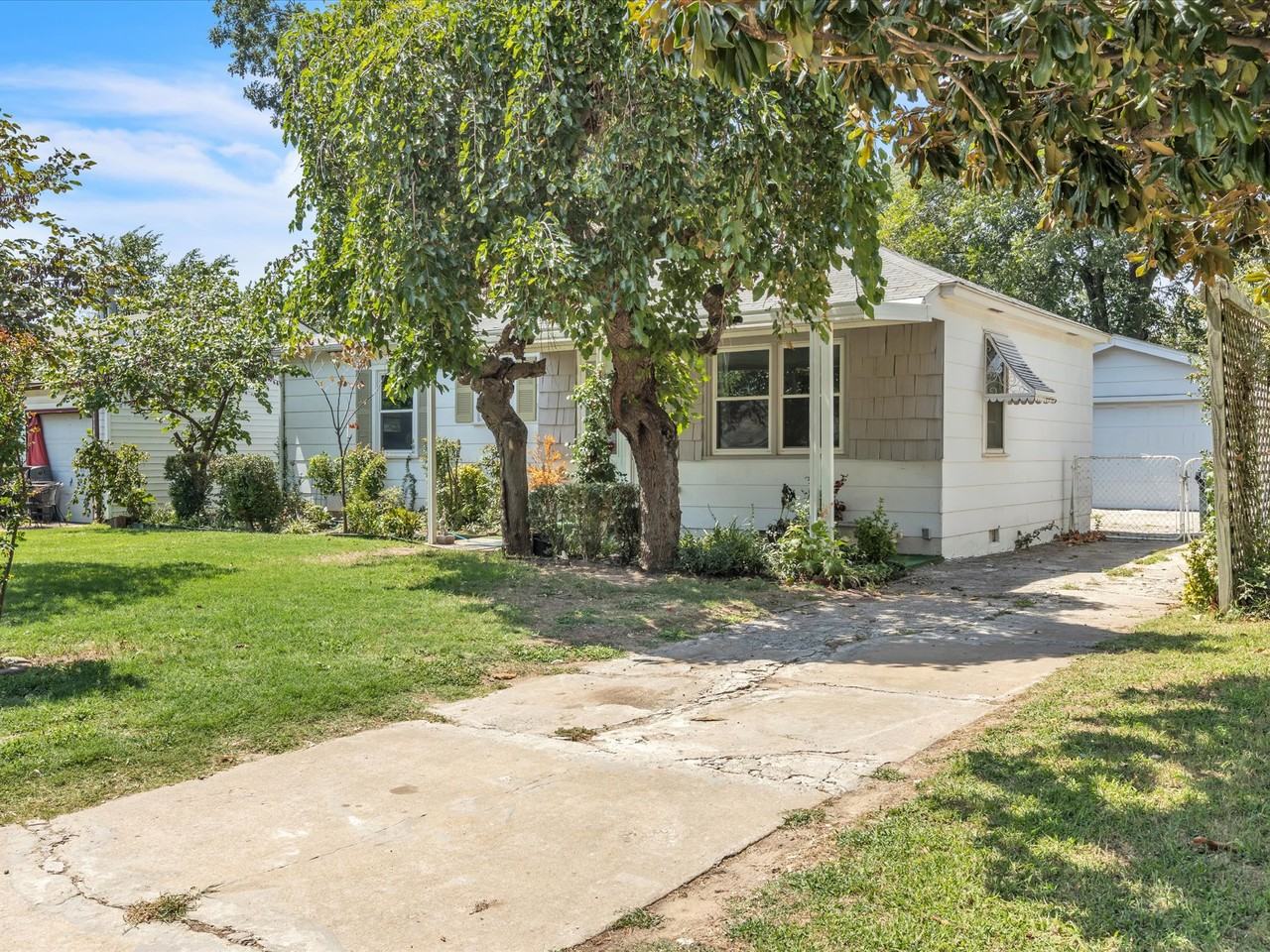 815 Sandra Dr - Photo 3 of 22