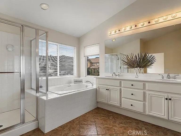 1062 Winthrop Dr - Photo 7 of 15