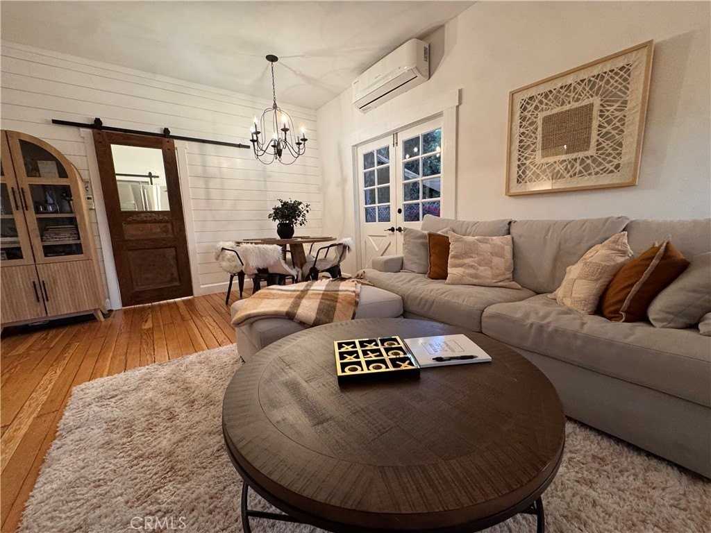 323 W 18th St - Photo 2 of 29