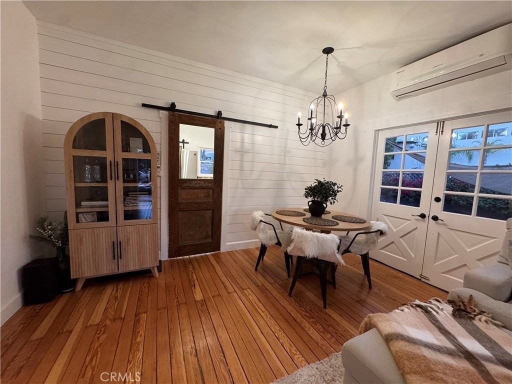 323 W 18th St - Photo 3 of 29