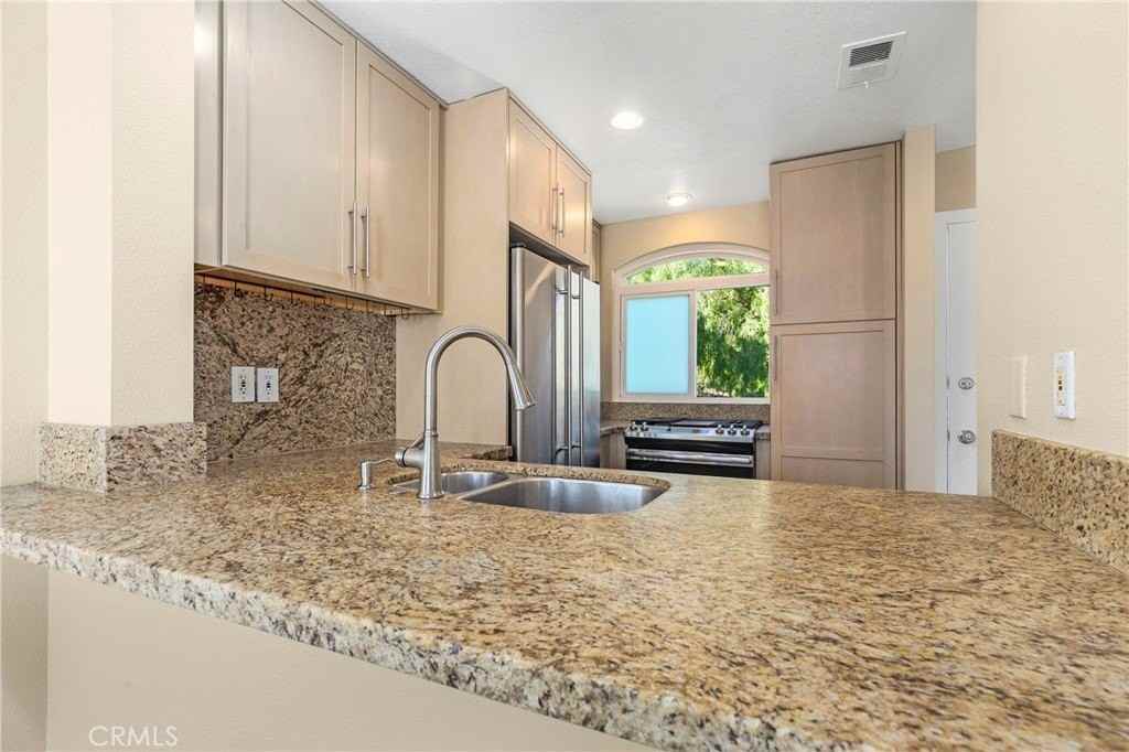 30902 Clubhouse Dr - Photo 4 of 33