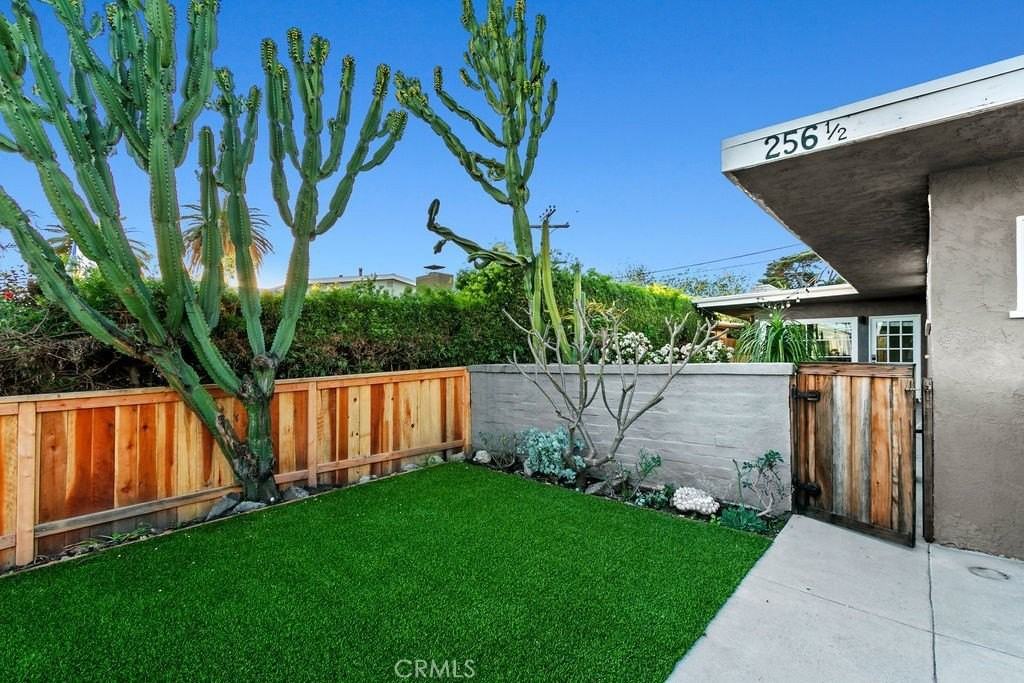 256 Avenida Madrid 1/2 #B - Photo 4 of 41