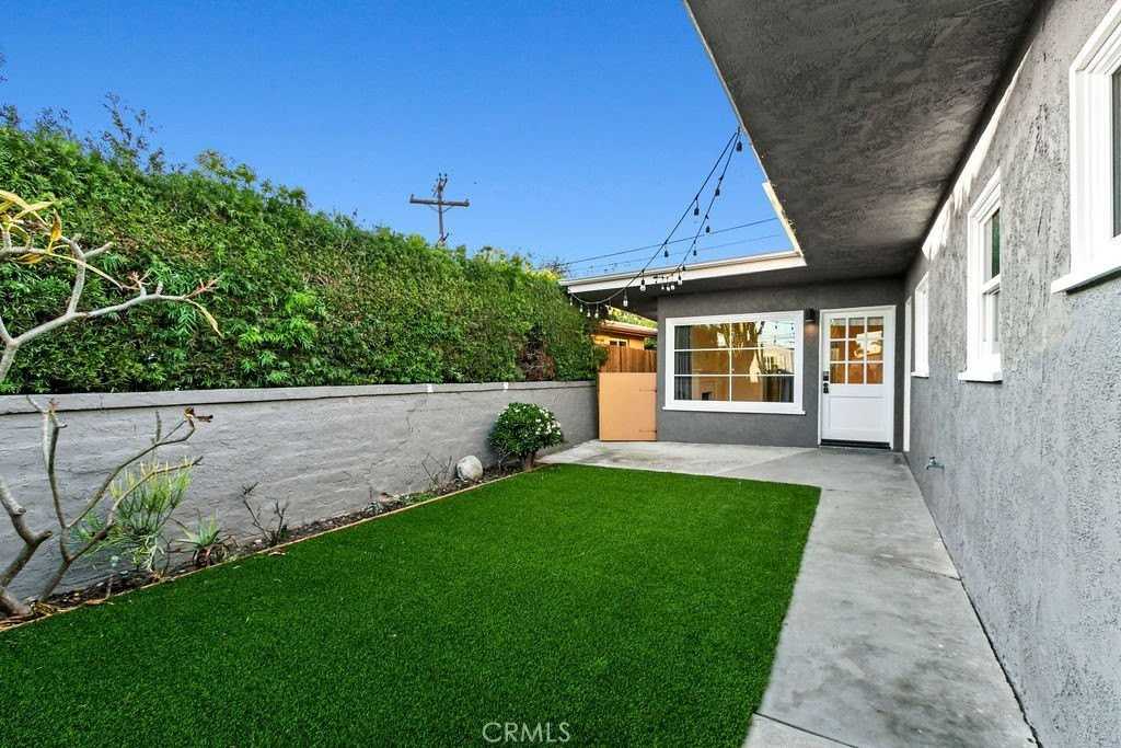 256 Avenida Madrid 1/2 #B - Photo 5 of 41