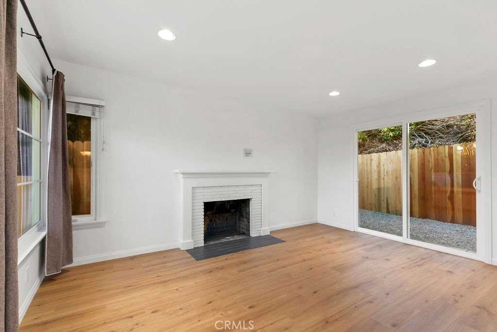 256 Avenida Madrid 1/2 #B - Photo 6 of 41