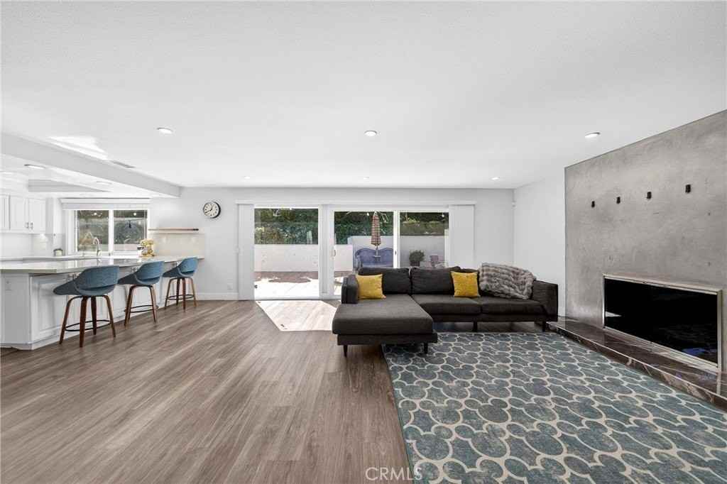 26533 Deepbrook Dr - Photo 2 of 18