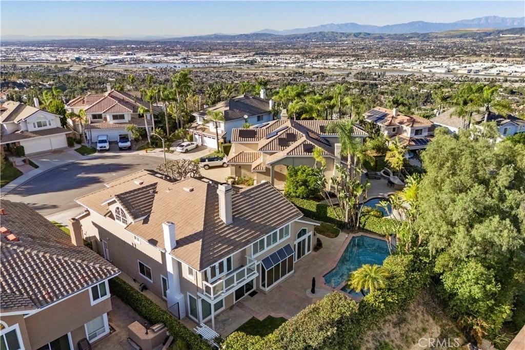 2871 N Roxbury St - Photo 3 of 38