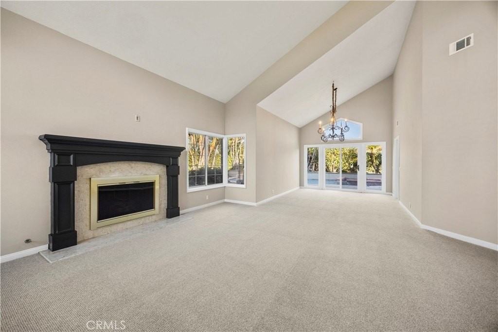 2871 N Roxbury St - Photo 7 of 38