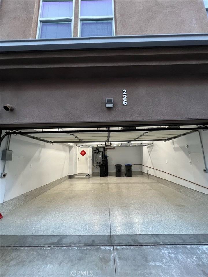 226 E Jeanette Ln - Photo 4 of 32