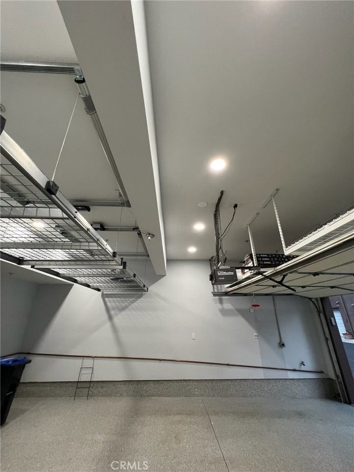 226 E Jeanette Ln - Photo 5 of 32