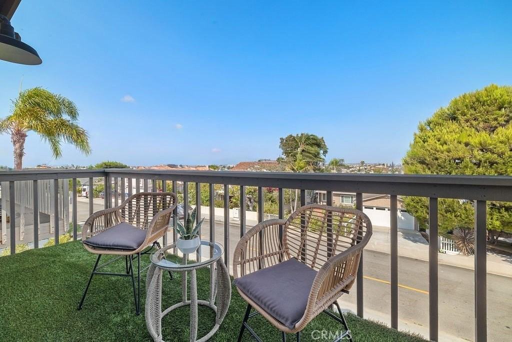 1141 Stanford Ave - Photo 4 of 50