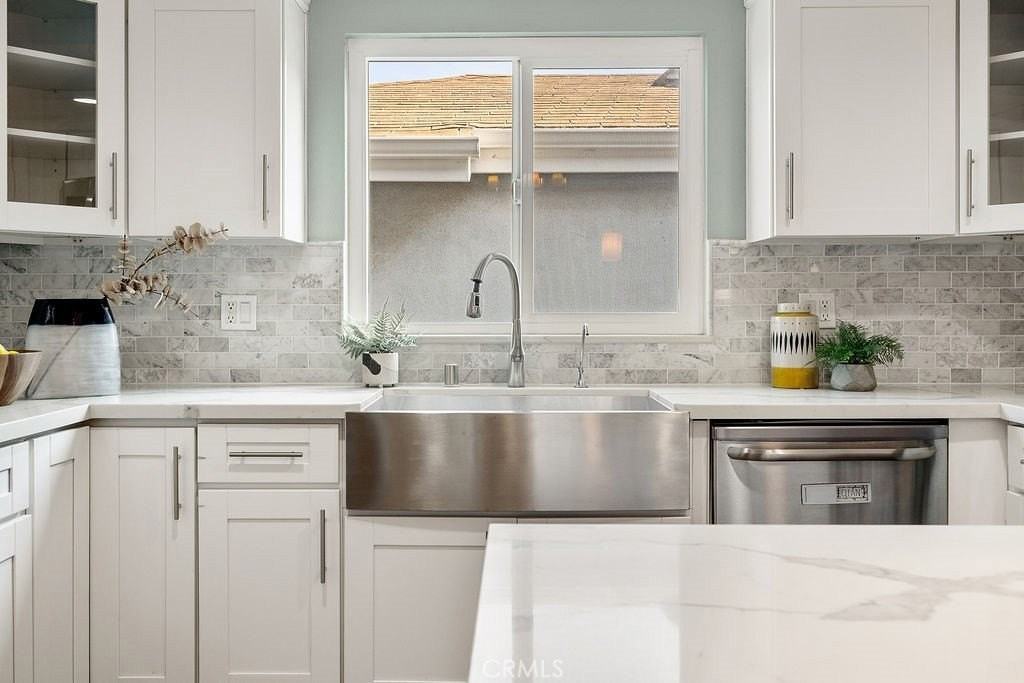 1141 Stanford Ave - Photo 6 of 50