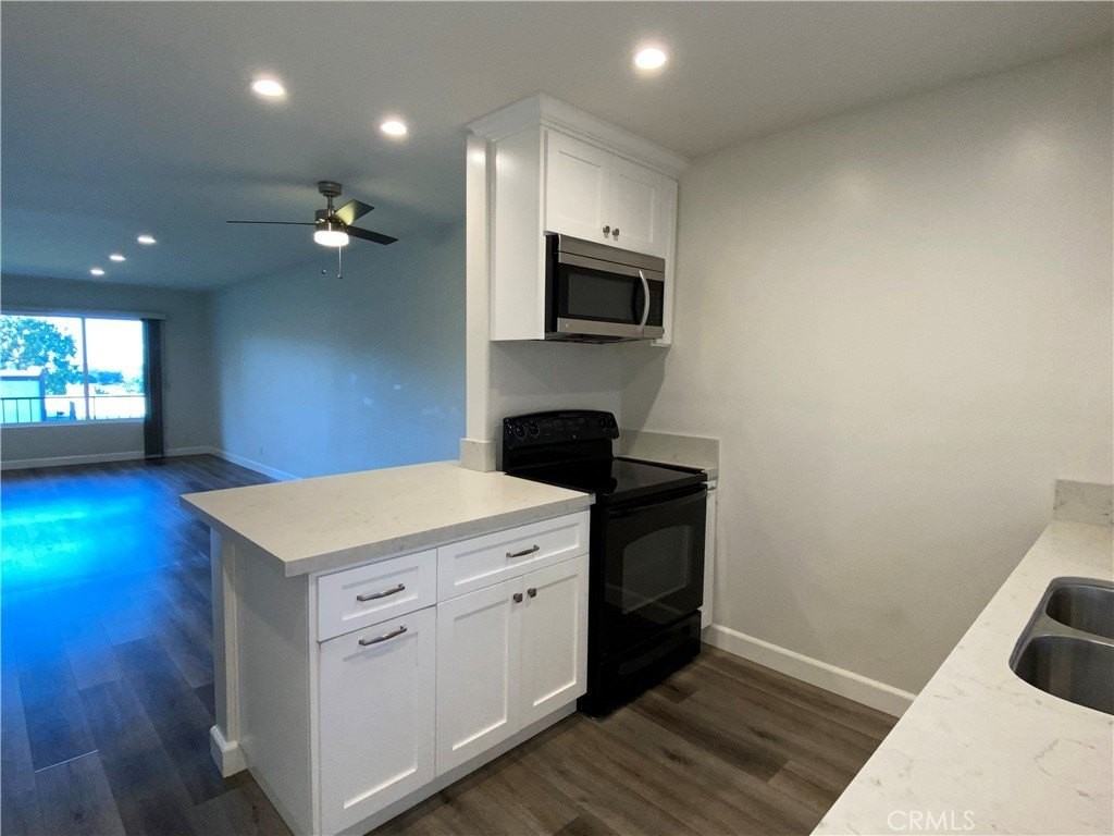 665 W 34th St #3 - Photo 3 of 8