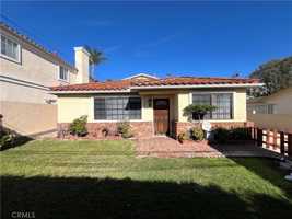 featured image of 2103 Clark Ln #A