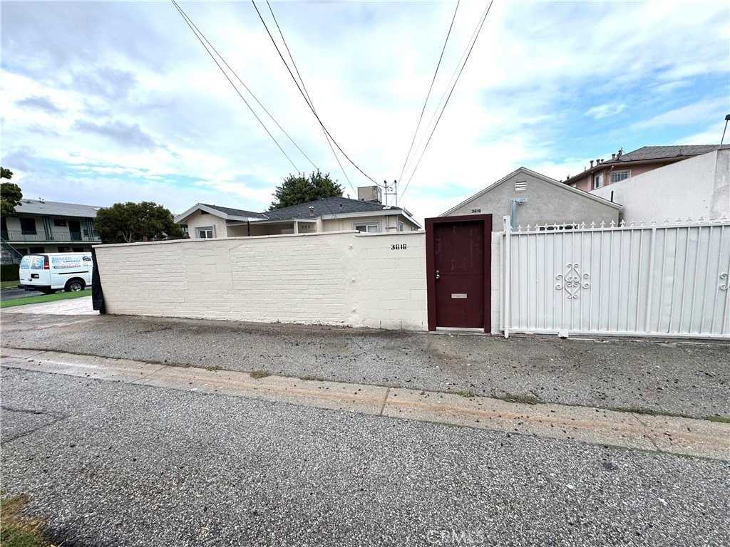 3616 W 59th St - Photo 3 of 12